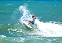 Bino Lopes vence e embola disputa no Tivoli Triple Crown Surf imagem