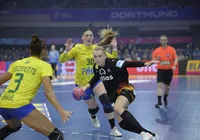 Brasil perde para donas da casa e se despede do Mundial de Handebol