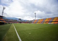 Briga entre torcidas em estádio deixa quase 60 feridos