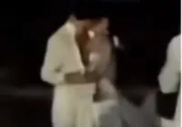 Bruna Marquezine e Shawn Mendes dão beijão no Ano Novo; vídeo