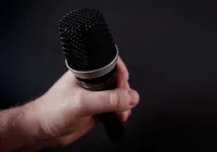 Cantor famoso é acusado de agressão sexual e tráfico humano