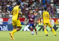 Cantor ou jogador? Caio Alexandre “dá canja” em festa de casamento no Rio