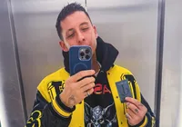 Cantor polemiza ao pedir que fã deficiente se levante em show imagem