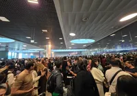 Caos na imigração de Lisboa afeta brasileiros e leva Portugal a suspender novo sistema imagem