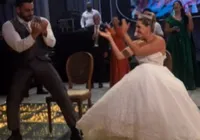 Casal troca a valsa por pagode baiano e surpreende convidados