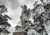 Cidade com estatua de Lúcifer abre concurso com salário de R$ 19.8 mil