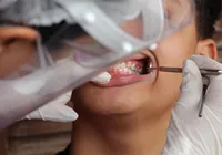 Clínica é multada por usar ferro de passar roupa para esterilizar materiais