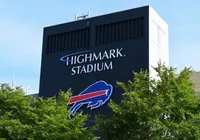 Clube vende partes de estádio e mictórios viram febre entre torcedores