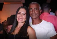 Com quase 60 anos, Romário volta a ser visto com jovem de 22