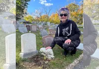 Conheça histórias de pets eternizados em cemitérios; veja fotos