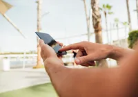 Criminoso exige valor exorbitante para devolver celular de turista