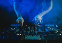 DJ brasileiro famoso é encontrado morto em praia de Portugal imagem