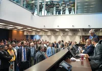 Deputados revogam prisão de presidente da Alerj, Rodrigo Bacellar imagem