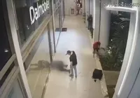 Dono de carro de luxo mata vigilante de shopping após discussão