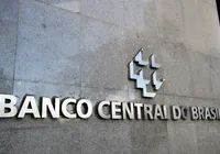 Em meio à crise, Lula demite diretores do BC