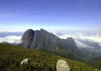 Entrada usada por jovem perdido no Pico Paraná recebe nova sinalização imagem