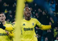 Ex-Bahia, Talisca faz golaço em Marcos Felipe na Turquia; assista imagem