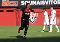 Ex-Vitória e Seleção Brasileira fica sem time após 2 anos fora do país imagem