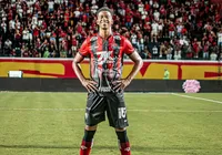 Ex-atacante do Vitória é o mais novo reforço de grande time para 2026