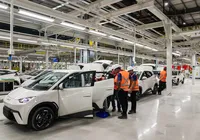Fábrica da BYD na Bahia bate marca de 10 mil carros produzidos