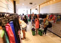 Falindo? Gigante da moda de luxo fecha mais de 130 lojas imagem