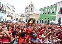 Fé, ancestralidade e sincretismo: Festa de Santa Bárbara lota Pelourinho imagem