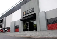 Filha é presa por matar mãe na véspera de Natal com ajuda do namorado imagem