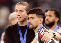 Filipe Luís renova e Flamengo quebra tabu de 14 anos com treinadores imagem