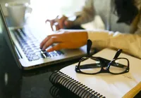 Fim do escritório? Veja 25 profissões que vão bombar no Brasil em 2026