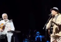 Gilberto Gil se emociona com homenagem de Geraldo Azevedo; vídeo