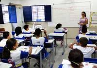 Governo proíbe maquiagem, barba e tatuagens nas escolas; entenda imagem