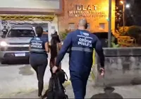 Grávida é detida com 29 celulares e máquina fotográfica profissional