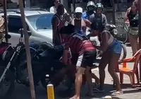 Homem é brutalmente espancado por grupo após acusação de roubo imagem