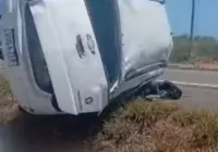 Homem morre e três pessoas ficam feridas após acidente na RMS