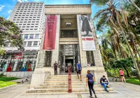 Homens armados invadem biblioteca histórica e levam obras de arte imagem