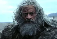 Hugh Jackman surge irreconhecível como personagem icônico em trailer