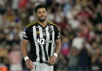 Hulk rompe silêncio, nega saída do Atlético-MG e manda recado