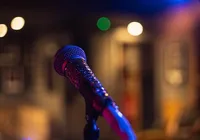 Ídolo do pop, cantor famoso morre nos braços da esposa