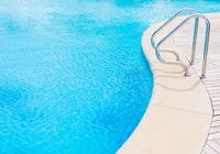 Idosa de 79 anos morre afogada ao tentar salvar cachorro em piscina