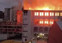 Incêndio atinge colégio centenário e mobiliza bombeiros por horas