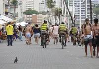 Já viu? Policiais em bicicletas reforçam segurança na orla de Salvador imagem