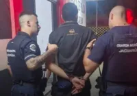 Jovem mata padastro com canivete durante festa de Natal