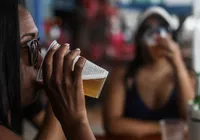 Lei brasileira proíbe consumo de álcool na rua; multa ultrapassa R$ 1 mil imagem