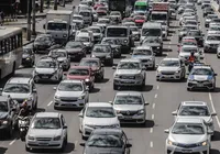 Lei do Farol: saiba o que os motoristas devem fazer para evitar multa imagem
