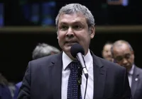 Líder do PT se surpreedeu com votação de PL que beneficia Bolsonaro imagem