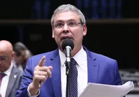 Lindbergh diz que governo tem votos para manter veto da Dosimetria imagem