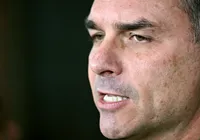 Mas já? Flávio Bolsonaro indica retirada de candidatura à presidência imagem