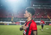 Matheuzinho desabafa sobre decisão do Vitória: “Jogo da minha vida”