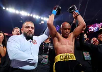 Medalhista olímpico desafia Anderson Silva para luta de boxe imagem