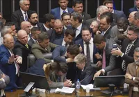 Mordida, agressão e fogo: os bastidores da política na Bahia e Brasília em 2025